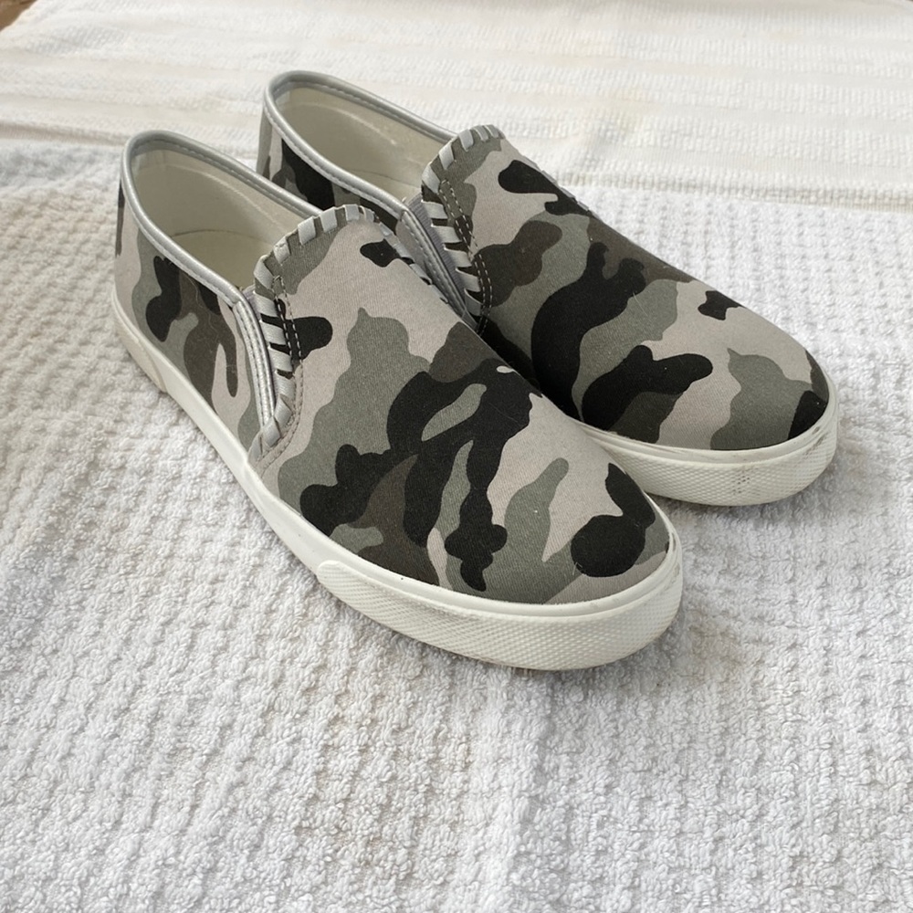 Jack Rogers gray camo casual shoes size 7 like new